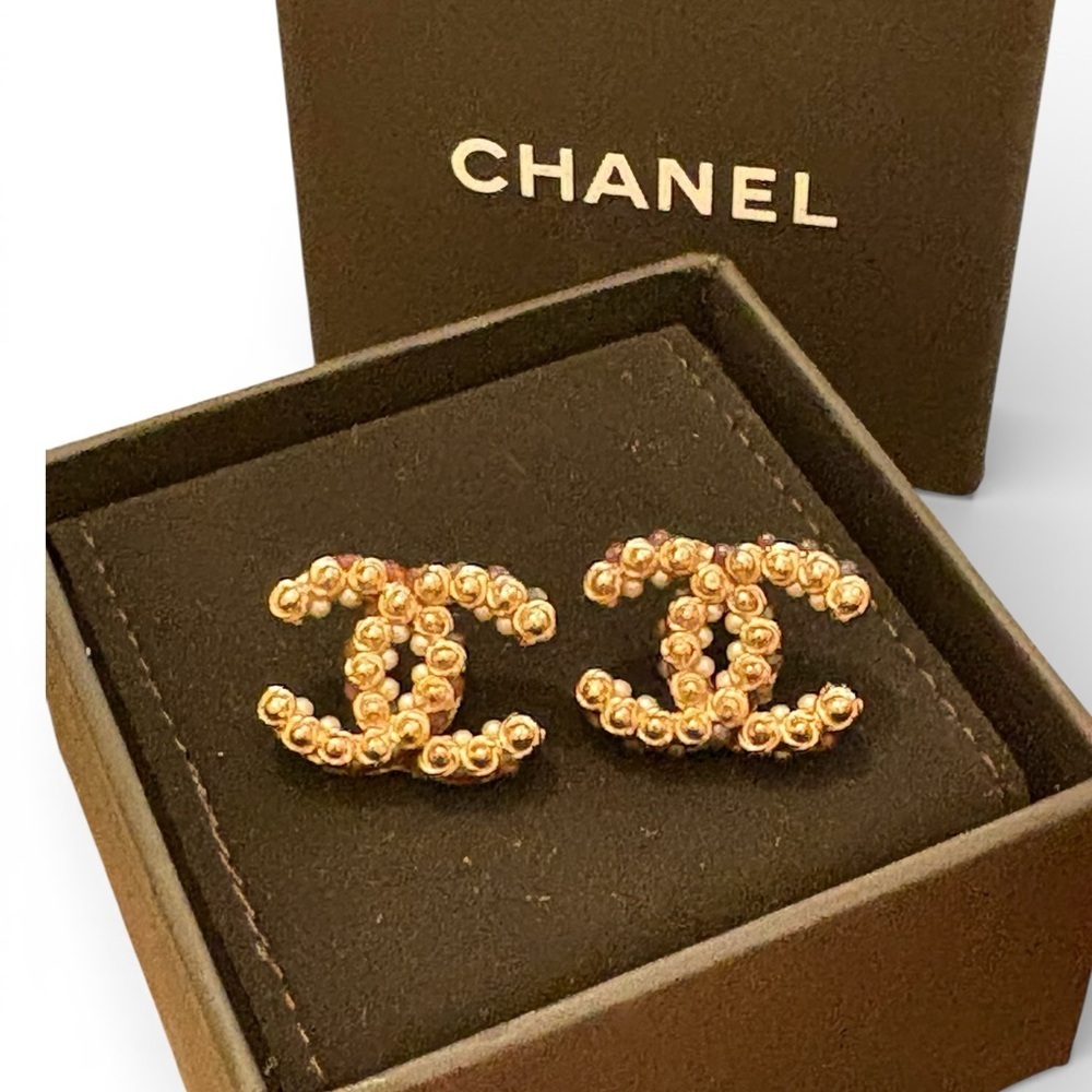 Vintage Chanel coco mark gold plated stud earring with faux pearls with box - Picture 3 of 12